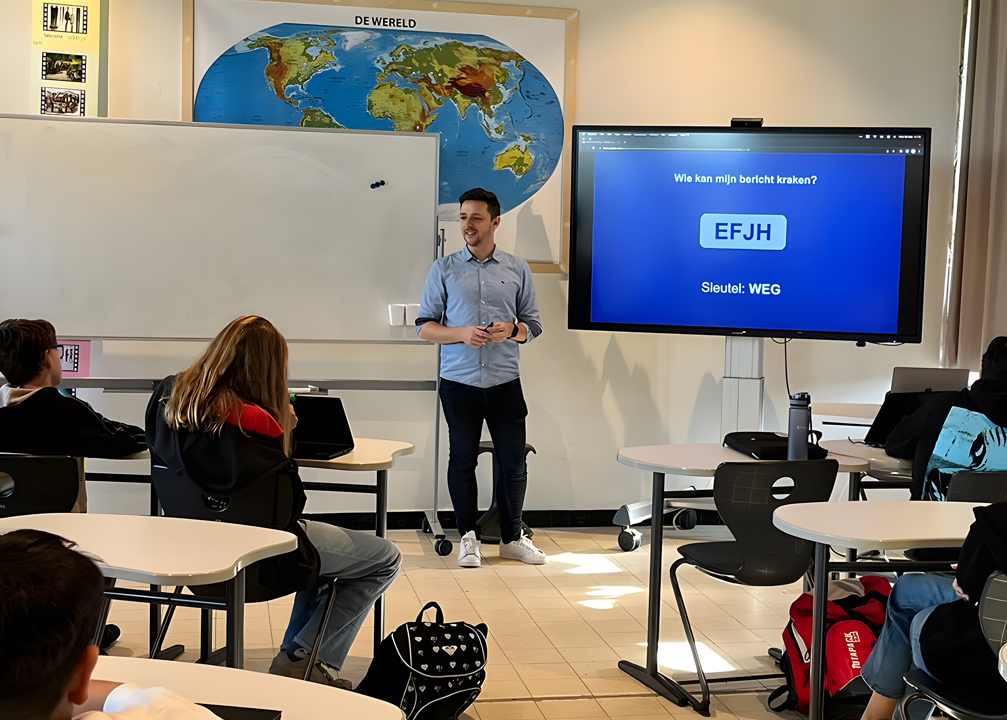 Martijn gives an introduction into hacking to high school students